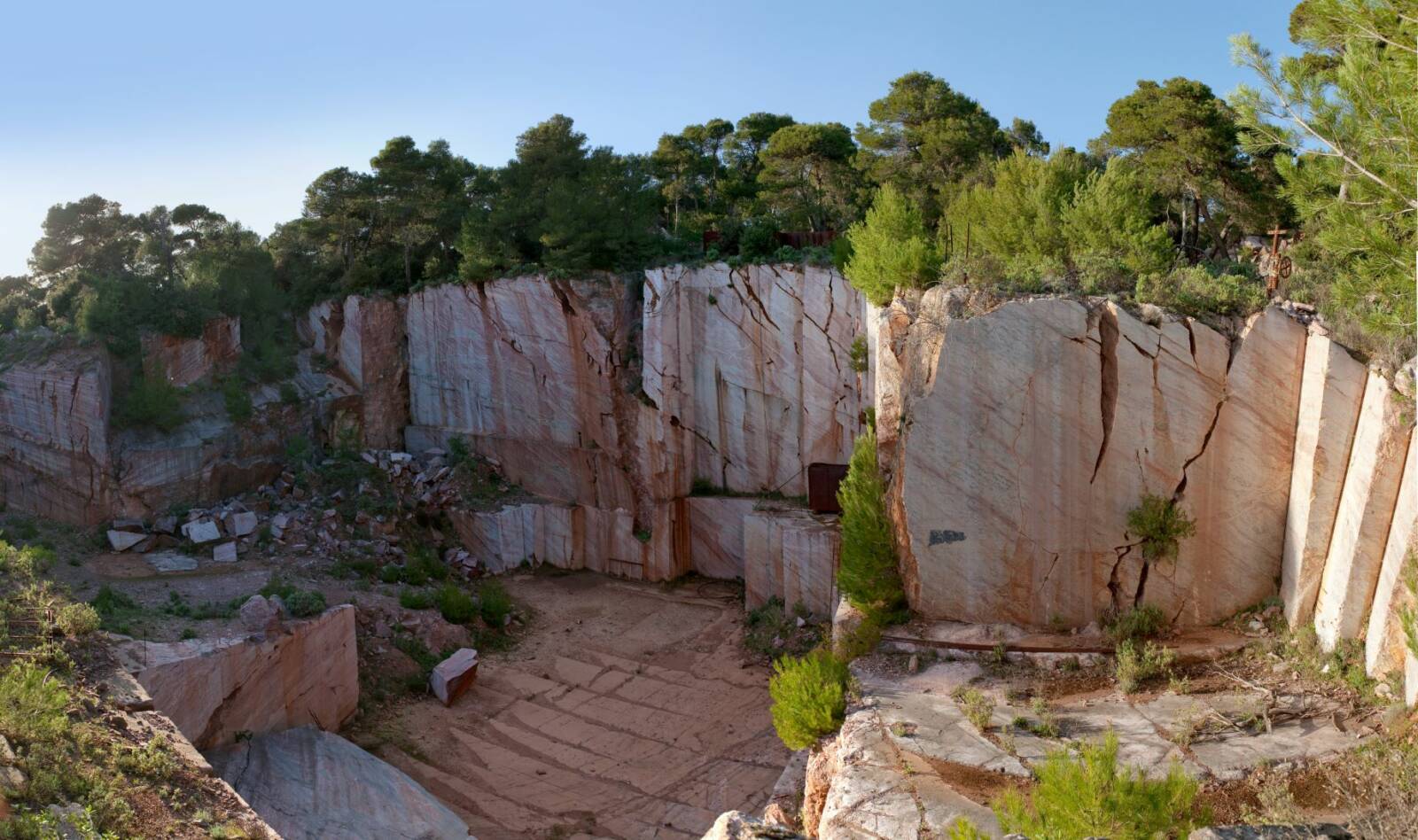 Voyages Rubio - Voyages de groupe - Histoire du Marbre de Caunes Minervois 2024